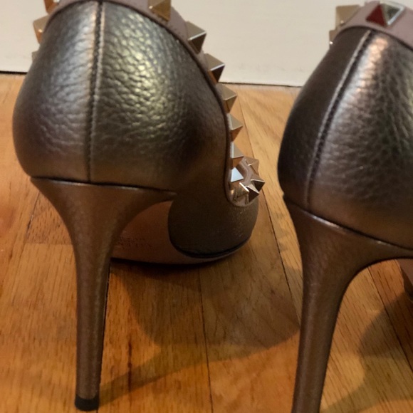 Valentino Rockstud 85mm Pebbled Leather Pump - Picture 12 of 16